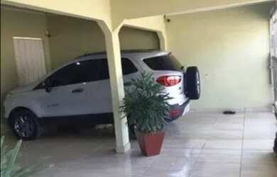 Imagem: A casa possui 2 Dormitórios, 1 Banheiro, 1 Vaga na garagem