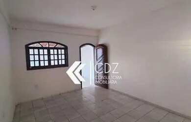 Imagem: A casa possui 3 Dormitórios, 1 Banheiro, 3 Vagas na garagem