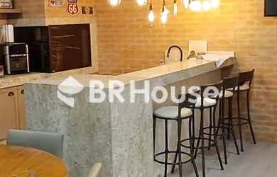 Imagem: A casa em condomínio possui 2 Dormitórios, 3 Banheiros, 2