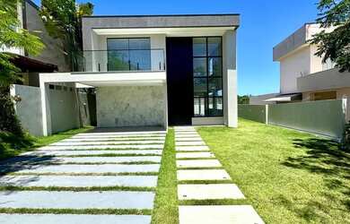 Imagem: A casa em condomínio possui 4 Dormitórios, 5 Banheiros, 4