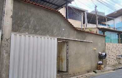 Imagem: A casa possui 5 Dormitórios, 3 Banheiros, 1 Vaga na garagem