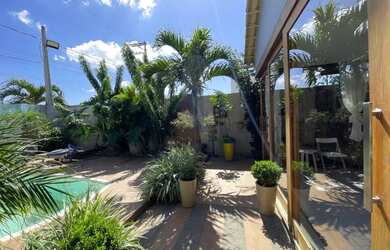 Imagem: A casa possui 3 Dormitórios, 2 Banheiros, 2 Vagas na garagem