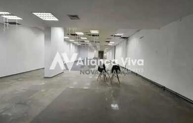 Imagem: O depósito possui 2 Vagas na garagem, 600m² de Área e está