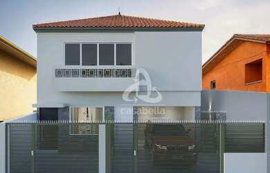 Imagem: A casa possui 3 Dormitórios, 4 Banheiros, 1 Vaga na garagem