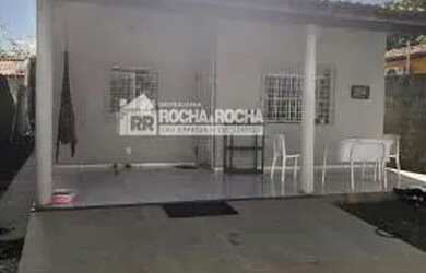 Imagem: A casa possui 3 Dormitórios, 2 Banheiros, 3 Vagas na garagem