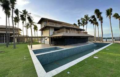 Imagem: A casa possui 5 Dormitórios, 5 Banheiros, 5 Vagas na garagem