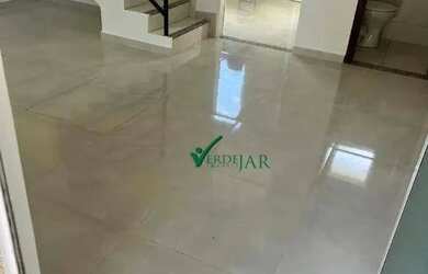 Imagem 2: Casa com 3 quartos, duas vagas de garagem em ótima localização