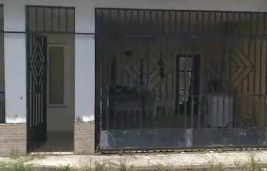 Imagem: A casa possui 3 Dormitórios, 3 Banheiros, 1 Vaga na garagem