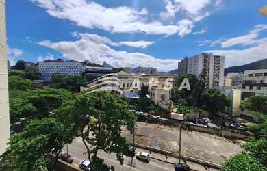Imagem 2: LINDO E AMPLO APARTAMENTO, REFORMADO, PRÓXIMO AO METRÔ E COMÉRCIO,...