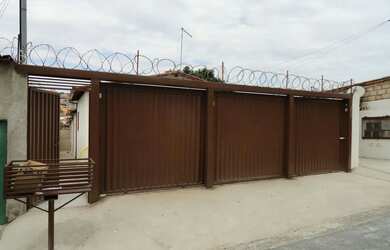 Imagem: A casa possui 2 Dormitórios, 1 Banheiro, 1 Vaga na garagem