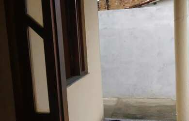 Imagem: A casa possui 2 Dormitórios, 2 Banheiros, 2 Vagas na garagem