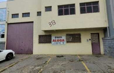 Imagem: O depósito possui 3 Vagas na garagem, 248m² de Área e está