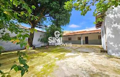 Imagem: A casa possui 3 Dormitórios, 2 Banheiros, 5 Vagas na garagem