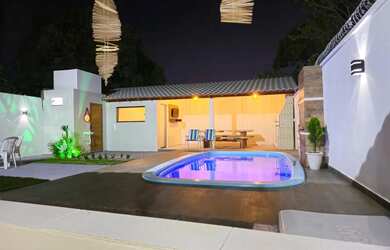 Imagem: A casa possui 3 Dormitórios, 2 Banheiros, 2 Vagas na garagem