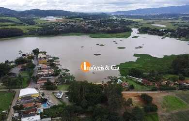 Imagem: O terreno possui 2.425m² de Área e está localizado em Jardim