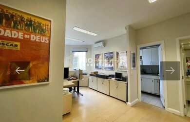 Imagem: O depósito possui 1 Vaga na garagem e 60m² de Área e está