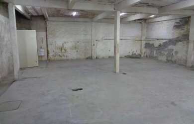 Imagem: O depósito possui 4 Vagas na garagem, 680m² de Área, Imóvel