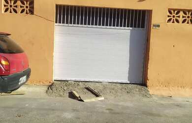 Imagem: A casa possui 2 Dormitórios, 1 Banheiro, 1 Vaga na garagem