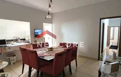 Imagem: A casa possui 5 Dormitórios, 4 Banheiros, 5 Vagas na garagem