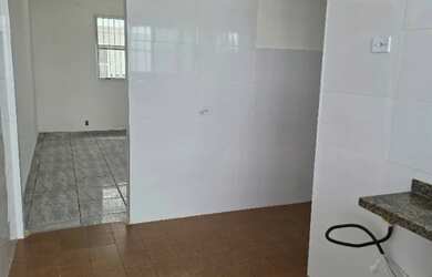 Imagem 2: Kitão no térreo, garagem, gás encanado, no Boqueirão em Praia Grande