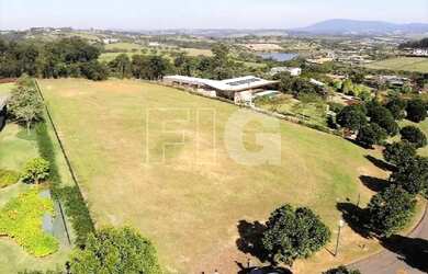 Imagem: O terreno possui 5650m² de Área e está localizado em Porto