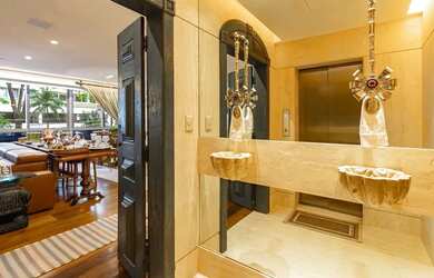 Imagem: O apartamento possui 4 Dormitórios, 1 Banheiro, 1 Vaga na garagem