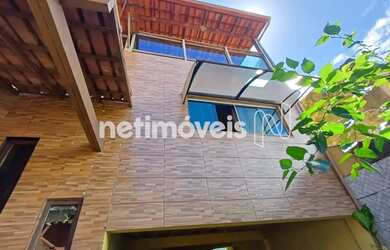 Imagem: A casa possui 5 Dormitórios, 5 Banheiros, 2 Vagas na garagem