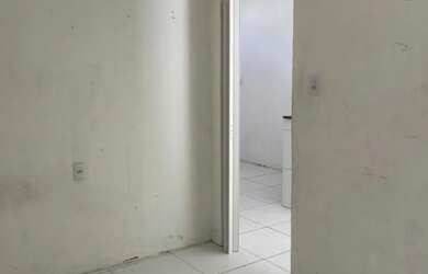 Imagem: A casa em condomínio possui 1 Dormitório, 1 Banheiro e está