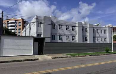 Imagem: O apartamento possui 1 Dormitório, 1 Banheiro, 1 Vaga na garagem