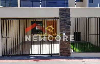 Imagem: A casa possui 3 Dormitórios, 2 Banheiros, 2 Vagas na garagem