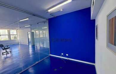 Imagem: O depósito possui 3 Vagas na garagem, 139m² de Área e está