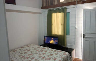 Imagem: A casa possui 4 Dormitórios, 3 Banheiros e 1 Vaga na garagem