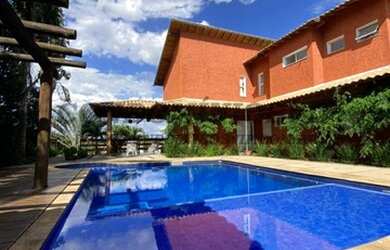 Imagem: A casa em condomínio possui 4 Dormitórios, 5 Banheiros, 5