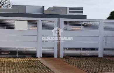 Imagem: A casa possui 2 Dormitórios, 2 Banheiros, 1 Vaga na garagem