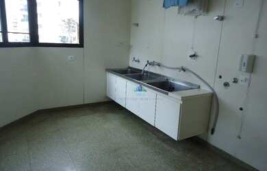 Imagem 2: Praça Pereira Coutinho. Piscina, Churrasqueira, Varandae295m² de Área