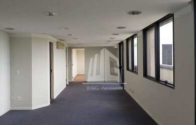 Imagem: O depósito possui 5 Vagas na garagem, 165m² de Área e está