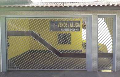 Imagem: A casa possui 2 Dormitórios, 1 Banheiro, 2 Vagas na garagem