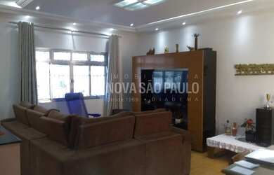 Imagem: A casa possui 3 Dormitórios, 3 Banheiros, 2 Vagas na garagem