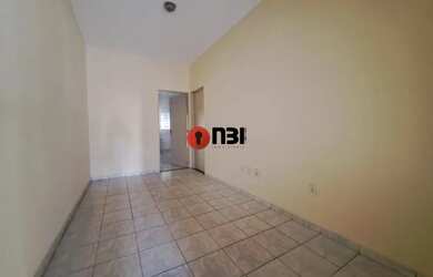 Imagem: A casa possui 2 Dormitórios, 1 Banheiro, 2 Vagas na garagem