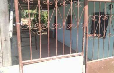 Imagem: A casa possui 2 Dormitórios, 1 Banheiro, 1 Vaga na garagem