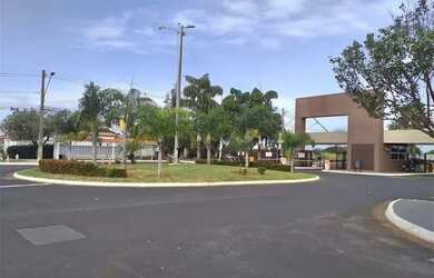 Imagem: A casa em condomínio possui 3 Dormitórios, 2 Banheiros, 2