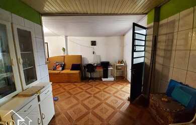 Imagem: A casa possui 4 Dormitórios, 3 Banheiros, 1 Vaga na garagem