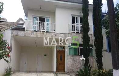 Imagem: A casa em condomínio possui 4 Dormitórios, 5 Banheiros, 4