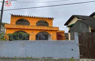 Imagem: A casa possui 5 Dormitórios, 3 Banheiros, 5 Vagas na garagem