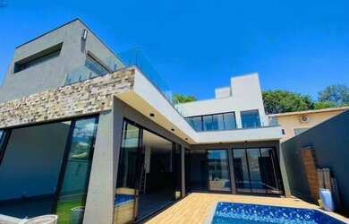 Imagem: A casa em condomínio possui 5 Dormitórios, 5 Banheiros, 5