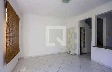 Imagem: A casa em condomínio possui 2 Dormitórios, 2 Banheiros, 1