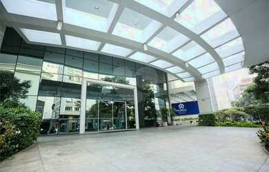 Imagem: O depósito possui 4 Vagas na garagem e 239m² de Área e está