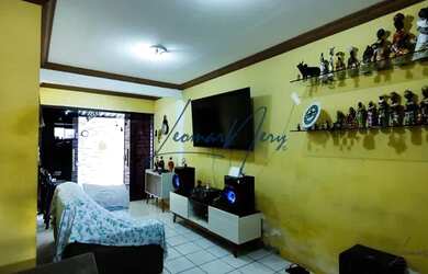 Imagem: A casa possui 3 Dormitórios, 1 Banheiro, 1 Vaga na garagem