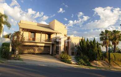 Imagem: A casa em condomínio possui 4 Dormitórios, 5 Banheiros, 5