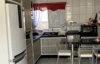 Imagem: A casa possui 3 Dormitórios, 3 Banheiros, 5 Vagas na garagem